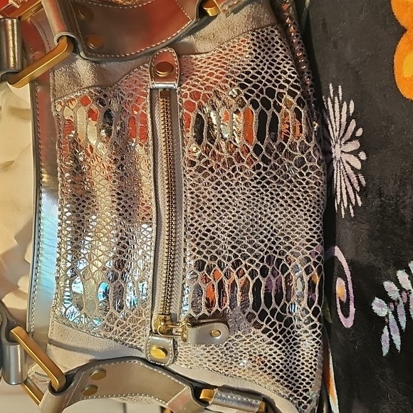 Jimmy Choo Silver and Gold Shoulder Bag with Luxurious Finish - Picture 4 of 10